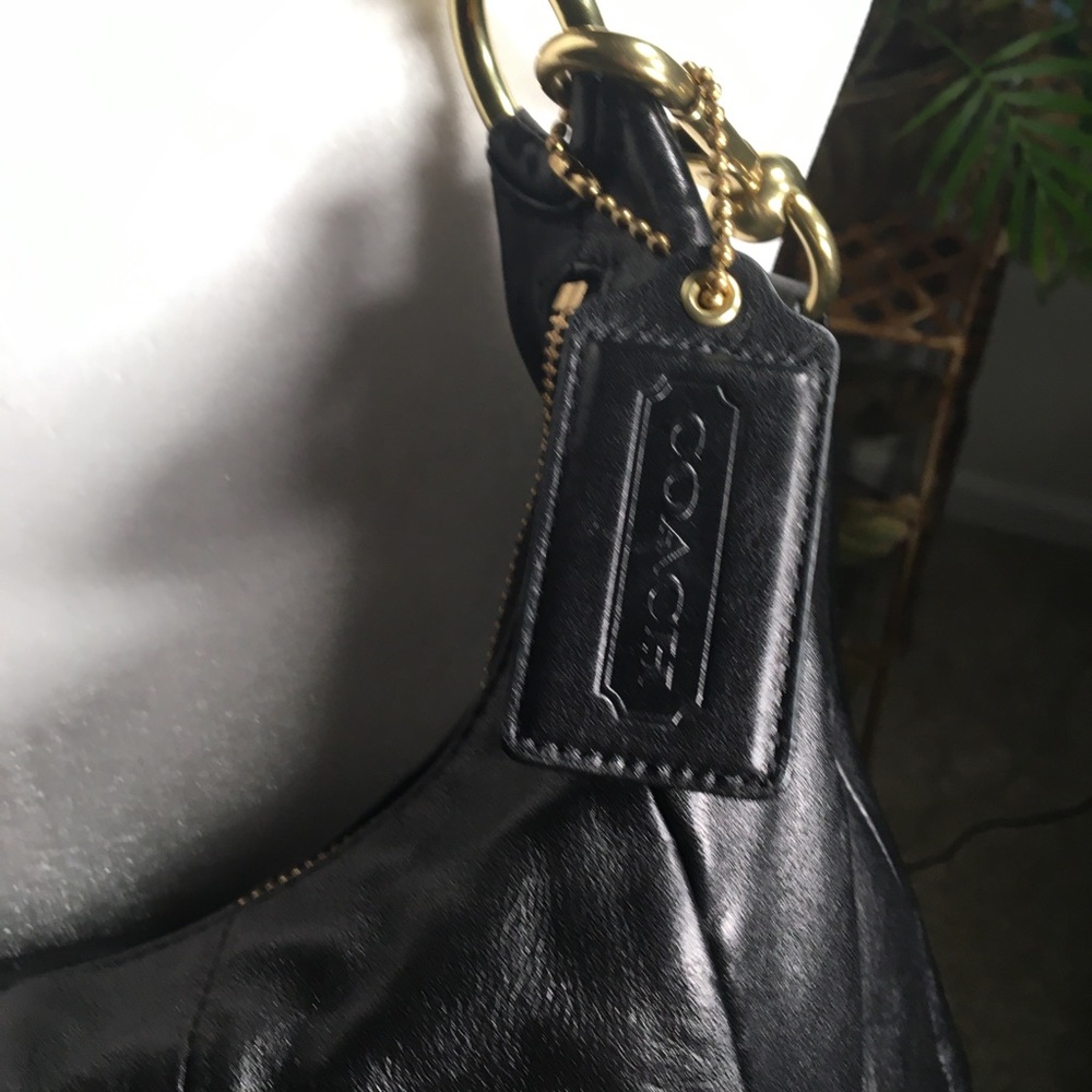 COACH PRE-LOVED AUTHENTIC GENUINE BLACK LEATHER & GOLD HARDWARE CROSSBODY BAG - Picture 11 of 17